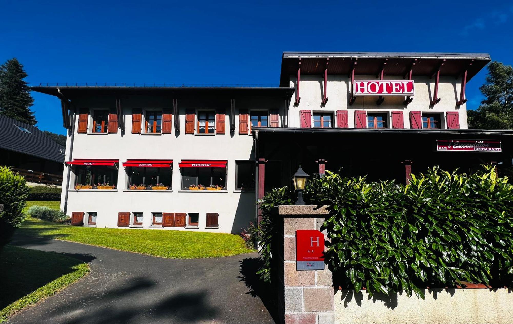 Hotel L'Escoundillou Saint-Jacques-des-Blats Exterior foto